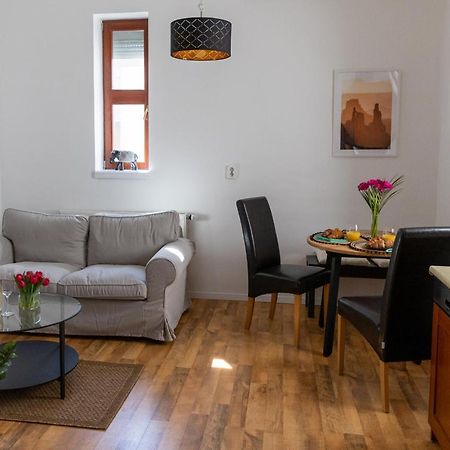Republic Apartman Appartement Baja Buitenkant foto