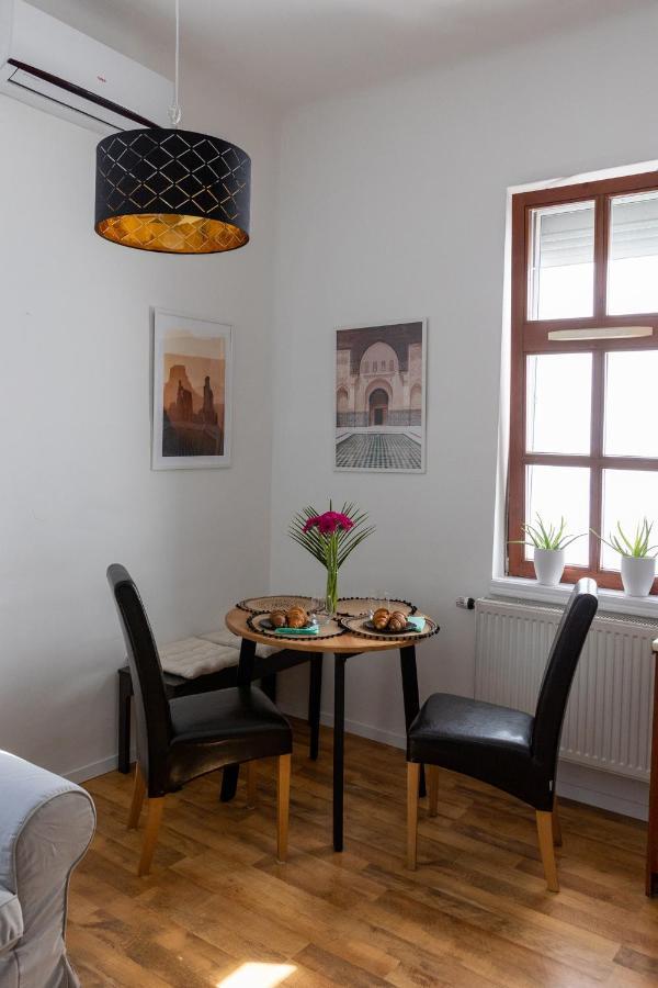 Republic Apartman Appartement Baja Buitenkant foto