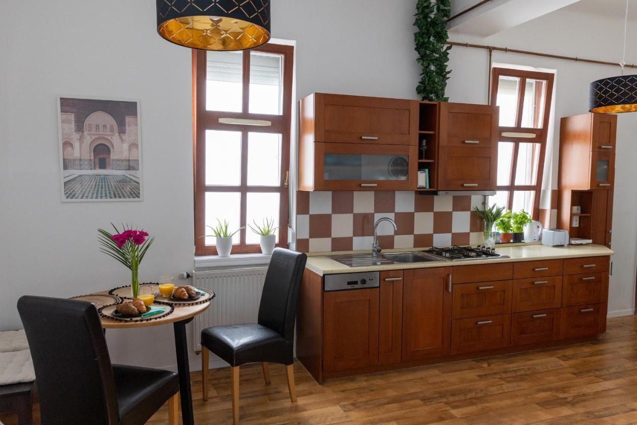 Republic Apartman Appartement Baja Buitenkant foto